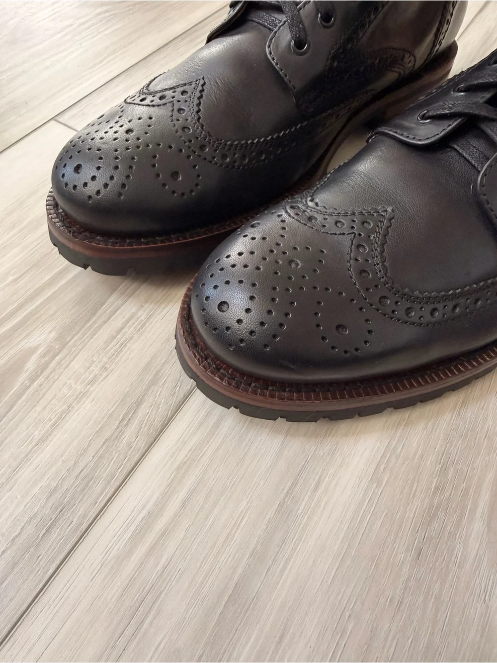 Frye James Lug Wingtip Lug Sole Leather Boots Men’s 8.5 Black